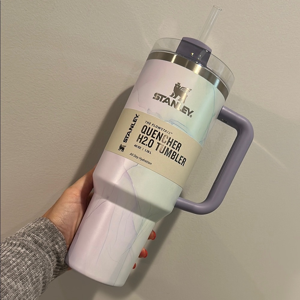 Stanley Quencher H2.0 Tumbler - White and Purple